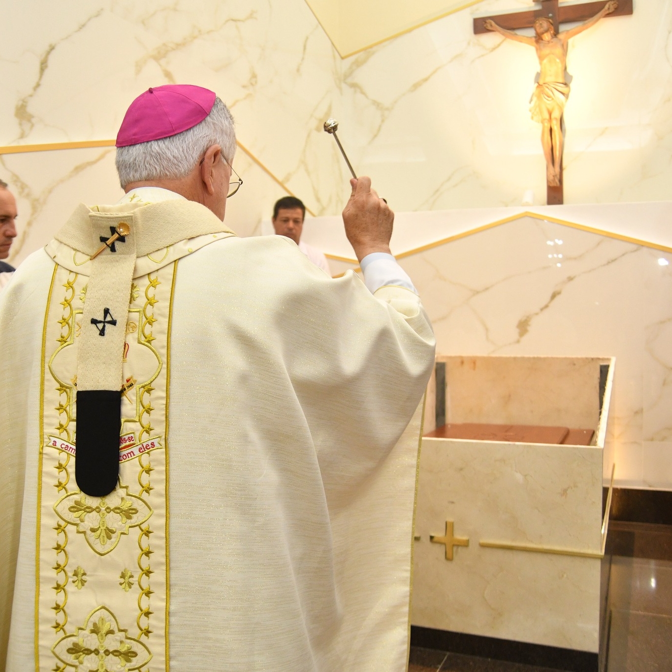 Benção do novo túmulo dos restos mortais do Monsenhor Alderigi